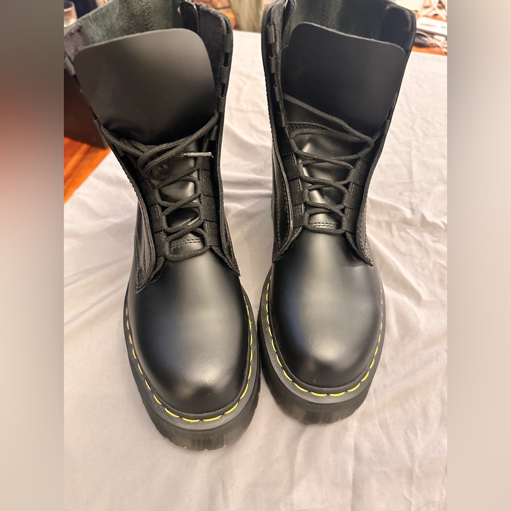 Dr. martens BRAND NEW NEVER WORN